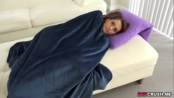 La giovane ribelle Brooke Haze fa sesso bollente con il patrigno