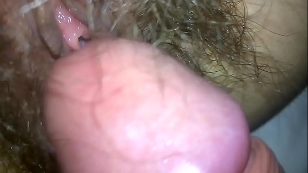 Erstaunliches junges Mädchen hat Spaß