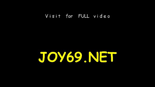 La bella teenager si diverte con i sex_toys