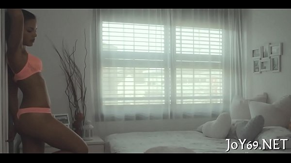 Modelli giocosi di ragazze adolescenti in sex_toys