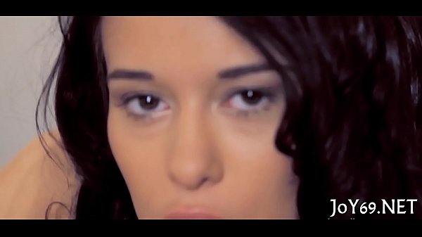 Solo cô gái kích thích ngực và tình yêu đường hầm