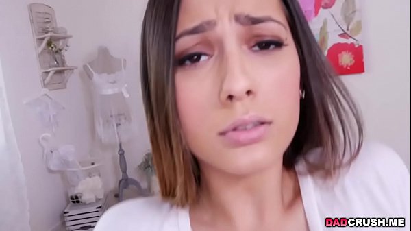 La jeune coquine Jaye Summer se fait baiser