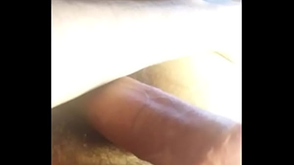 Después de masturbarme por la mañana, me vuelvo a masturbar por la noche. Escucha mis ricos gemidos.