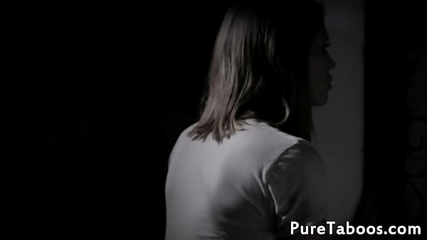 18岁拉丁在禁忌六十九期间钻