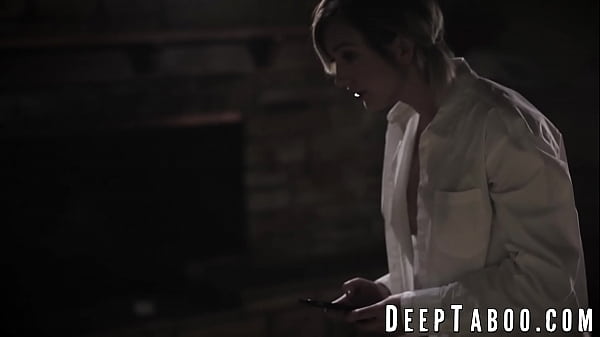 Freakiges Mädchen bringt Whitney Wright dazu, einen Schwanz zu lutschen