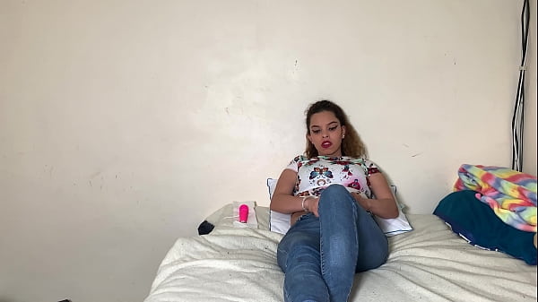 टीचर मुझे अपना हस्तमैथुन वीडियो भेजती है