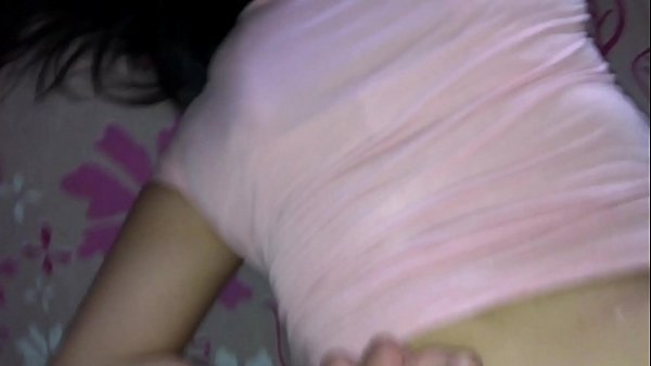 Je suis allée dans sa chambre voir ses fesses, je n'imaginais pas qu'il me laisserait tout mettre dedans.