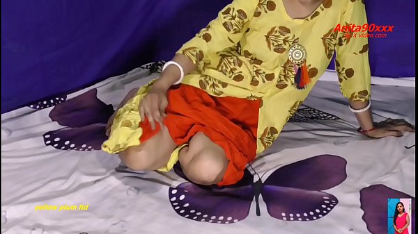 India caliente y sexy bhabi fue follada después de convertirla en una perra.