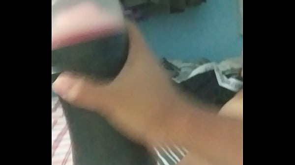 Masturbando il mio giovane cazzo