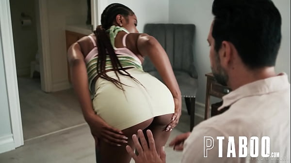 Espiando o padrasto Tommy rouba câmeras para assistir a enteada Destiny Mira se despir, culminando em sexo proibido e movido pela luxúria