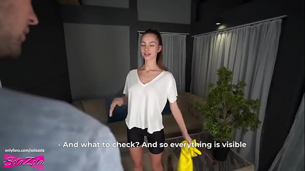 Vollbusiges brünettes Teen wird nach dem Aufräumen der Wohnung gefickt. Amateurpaar