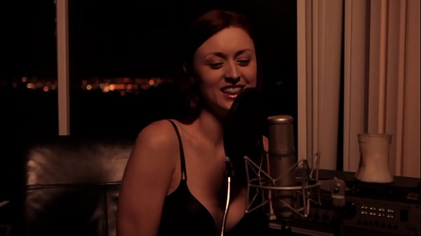 Erstaunlich hübscher Teenager hat Spaß