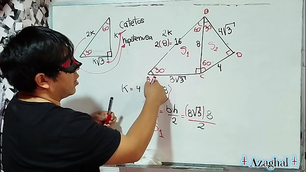 Ragazza teenager impertinente si spoglia in modo amatoriale