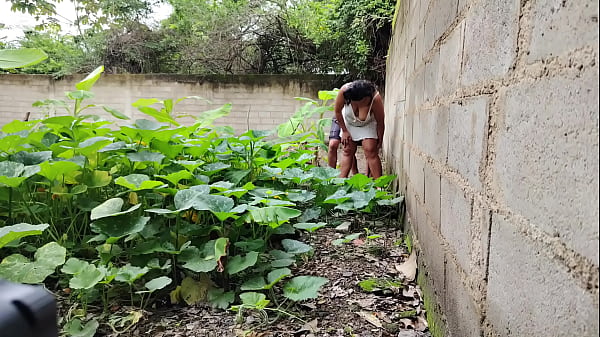 Ci hanno quasi sorpresi a scopare con un vicino messicano all'aperto