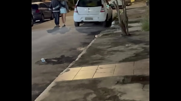 Una teenager sexy e sexy si diverte