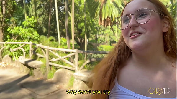 Paran&aacute_ Trix से बेवकूफ रेडहेड को चोदना