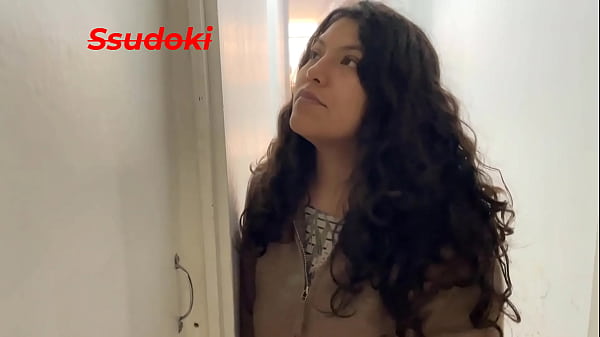 Ho trovato la mia migliore amica che faceva il bagno a casa mia e dato che sono ninfomane ho deciso di fare giochi per adulti sotto la doccia... tutto era molto consensuale e molto bagnato