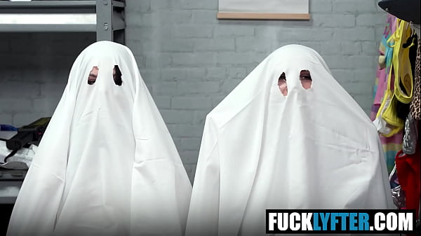 Beautiful Teen shows off teen