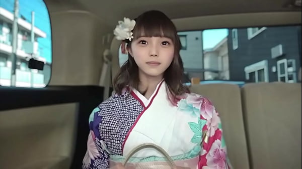 Copa G de pechos grandes oculta de 20 años de camino a casa después de la ceremonia de mayoría de edad. Tomando un video de sexo como foto conmemorativa 1