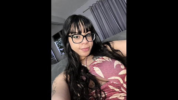 यह नेट पर आ गया, विश्वविद्यालय के एक छोटे से बेवकूफ ने इसे फर में विवाहित प्रोफेसर को दे दिया।