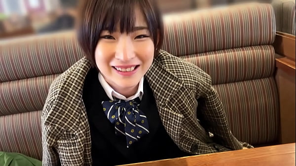 Leidenschaftliches junges Mädchen neckt