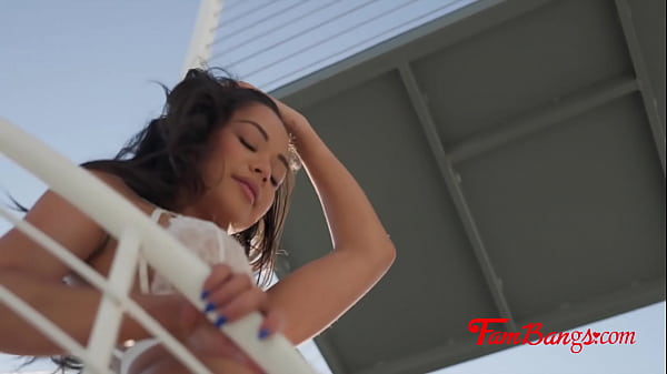 La matrigna è orgogliosa del lavoro porno del suo ragazzo: Sarah Taylor, Scarlett Alexis