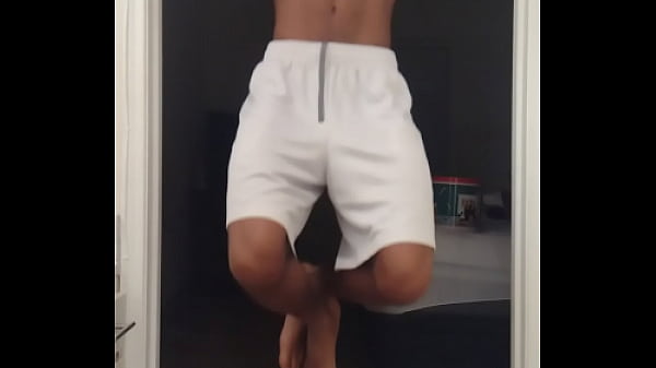 Splendida ragazza teenager che si allena