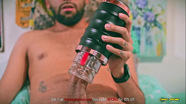 VIDEO COMPLETO GRATUITO Test del masturbatore automatico HoneyPlayBox WARRIOR che mi ha fatto venire forte durante un lungo e intenso orgasmo e dopo la sborra