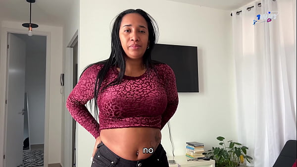 La sorellastra è arrapata e riceve una sborrata enorme nella figa