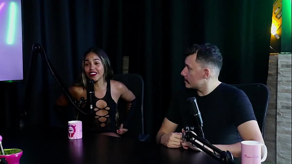 Cô đã có trải nghiệm tồi tệ ở hộp đêm mà F&agrave_bio Porchat hay lui tới, cô mông đã giúp cô có thêm uy tín và cô đã giành được thiện cảm của Miss - Casal Kaliente (SHEER/RED)