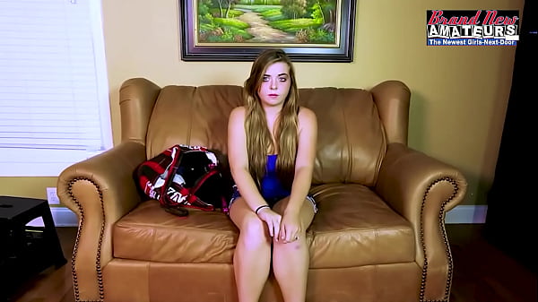 La spessa e arrapata Madelyn drena quel cazzo dopo averle vibrato la fica!