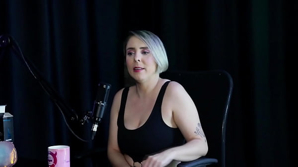 उनके पति ने उनका समर्थन किया, उन्होंने गुदा डीपी से शुरुआत की, उन्होंने कई निर्माताओं के साथ काम किया है और जब उन्होंने पागलपन की मांग की... - मैरी रेड क्वीन (शीयर/रेड)