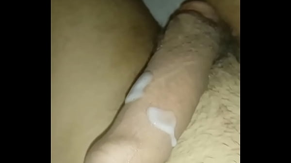 चादर के नीचे त्वरित हैंडजॉब या