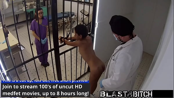 La schiena di Sandra Chappelle viene ricoperta di sperma dopo il pompino