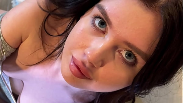 Schöner Teenager posiert sexy