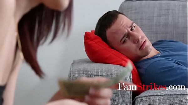 Unterstützung der Stiefschwester und ihrer sexuellen Unternehmungen