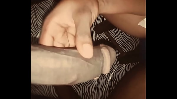 Hübsches junges Mädchen neckt