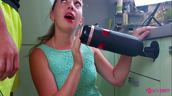 Schöner Teenager hat Spaß beim Blowjob