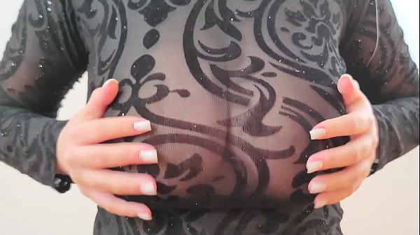 शानदार युवा लड़की नृत्य करती है