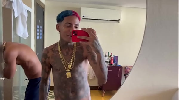 Schöne Teen-Girl-Modelle im Analbereich