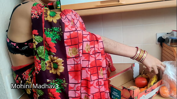 Indische Desi-Obstverkäuferin hat gewaltigen Sex mit Kunden, um Hindi-Audio auszuhandeln