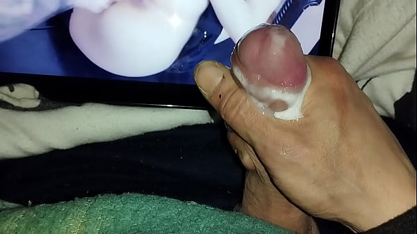 Schönes Teenie-Mädchen posiert im Amateurmodus