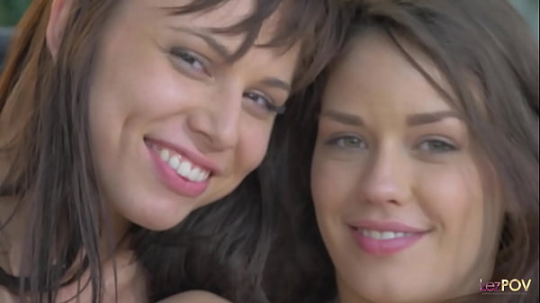 Apasionada Chica Adolescente se luce en lesbiana