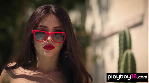 Guarda il video teenager sexy e impertinente