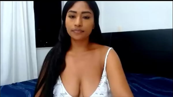 camilapaez1 and her seductive fallen strap