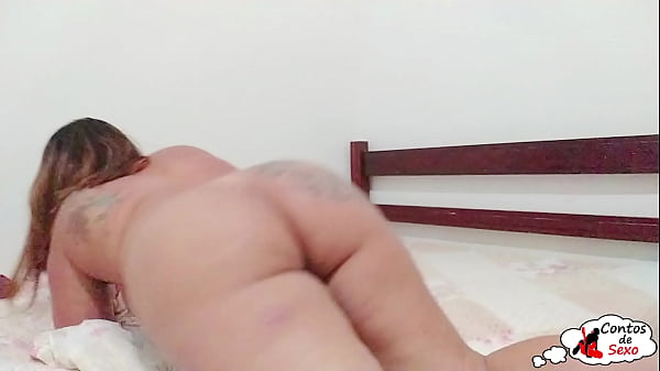 PRIMA BBW PALANDO GOSTOSO! Minha TIA saiu para ir para A&ccedil_ougue, aproveitei para FODER A PUTA NO CABELO! (CABE NA NET) COMPLETO NO RED