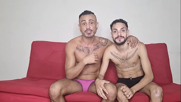 Das vollständige Video von kadu Ventr&iacute_ und Guilhermedott ist durchgesickert. Der begabte junge Mann fickte den Arsch seines Freundes wahnsinnig ohne Deckung, ohne Sattel, ohne Sattel und beide genossen es, HSP Productions