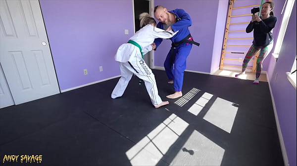 Le lezioni di Jiu Jitsu si trasformano in SESSO DOMINANTE con l'allenatore Andy Savage