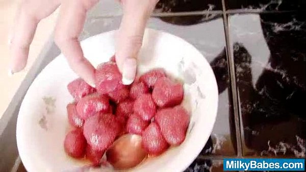 Heiße Latina Ferrara Gomez Peitschencremedusche