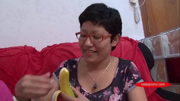 Davinia Star likes 2 bananas and a cock for porn lives